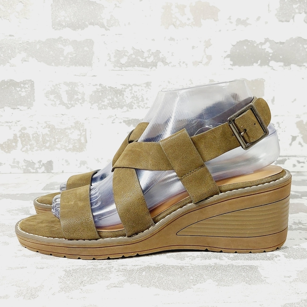 NEW B-52 By Bullboxer Green Brown Summer Wedge Heel Sandals A696